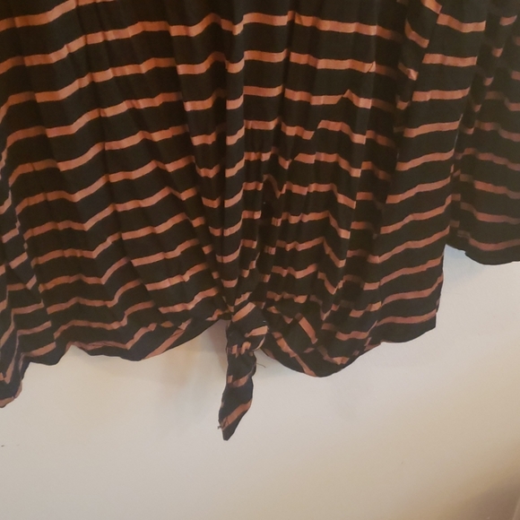 NWT Signature Studio Top - Picture 2 of 4